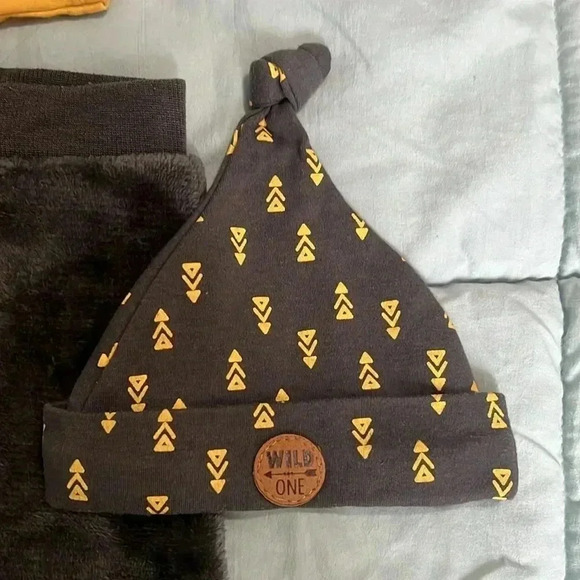 Bon Bebe Baby Boys 6-9 Months Tiger Bodysuit Plush Pant Set With Hat - Picture 11 of 11